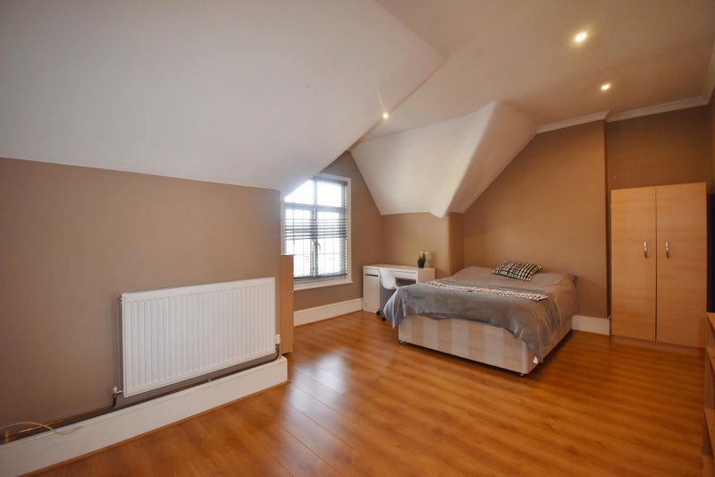 Photo 1: This is a Very large room