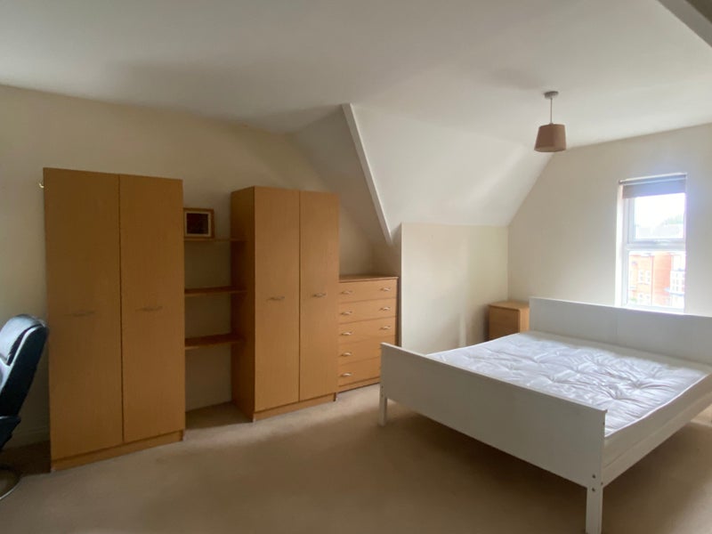 Photo 1: £780 large double room