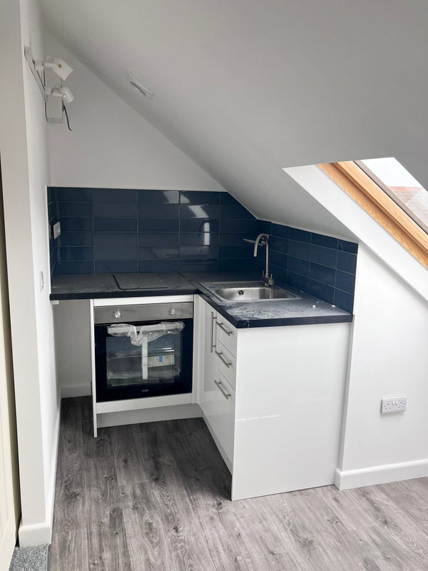 Photo 1: Room 1 Kitchen