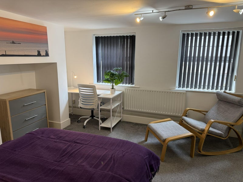 Photo 1: Bedroom £695pcm