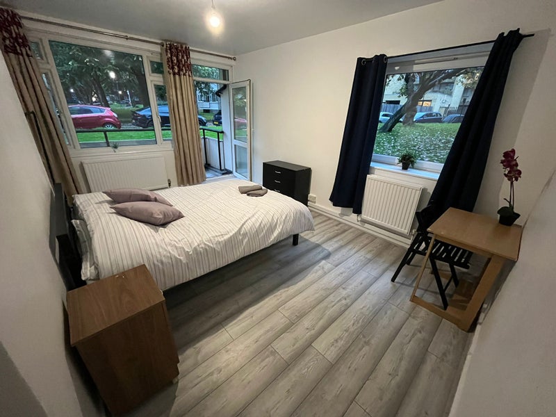 Photo 1: Room 3- £800 Available 01/05/2026