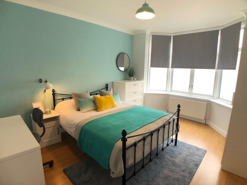 Photo 1: Large Room 1 @ £630 pcm - Available Now