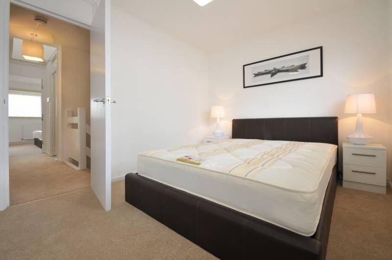 Photo 1: Bedroom 3 £890PCM available 08-05-26