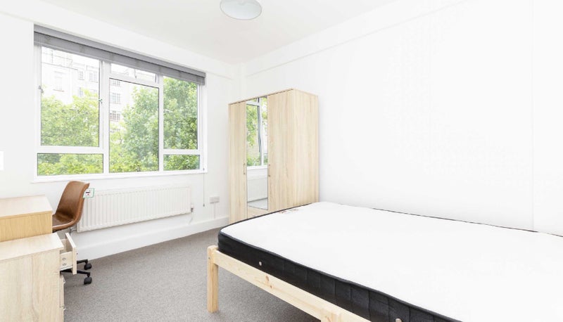 Photo 1: Room available