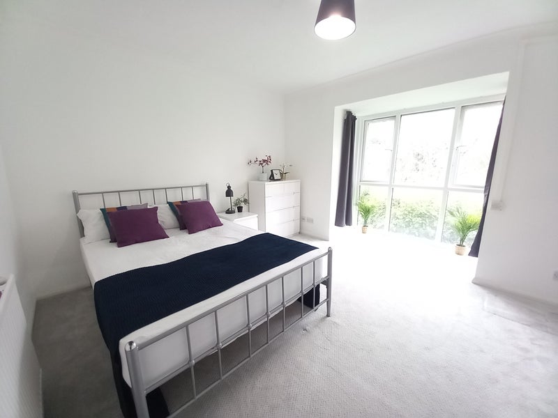 Photo 1: ROOM 1 £850 AVAILABLE NOW