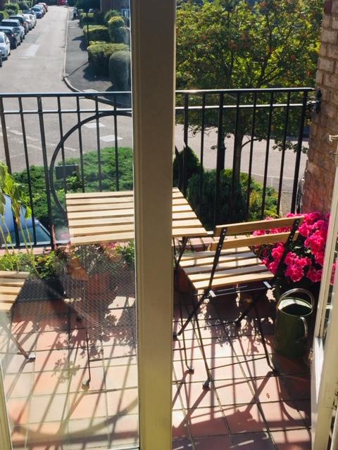 Photo 1: Balcony access from lounge