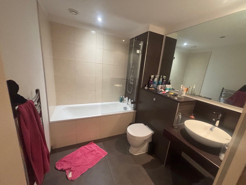 Photo 1: Bathroom with bath/shower