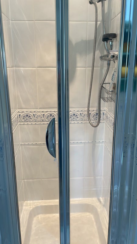 Photo 1: En-suite shower cubicle 