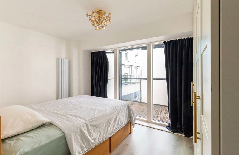 Photo 1: room to sublet