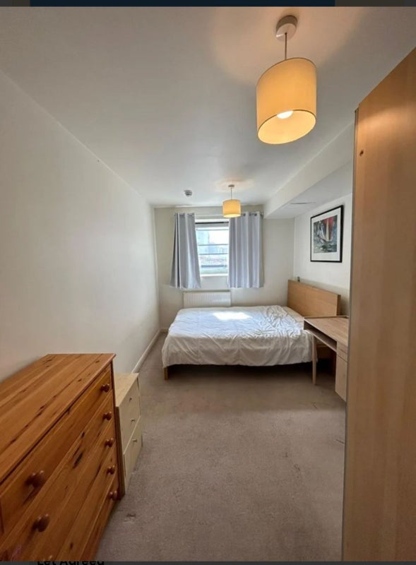 Photo 1: Double bedroom