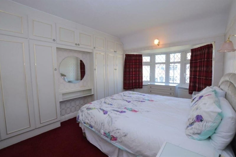 Photo 1: £800 - available 01 May