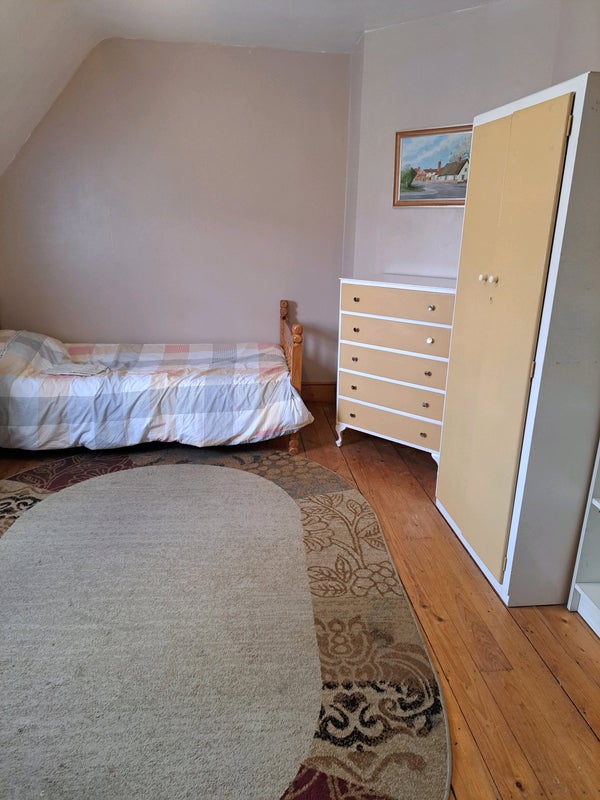 Photo 1: Front bedrokm