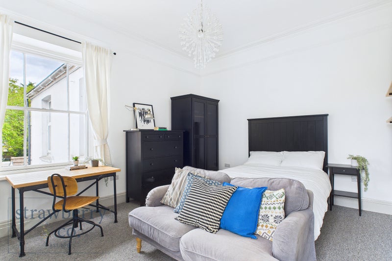 Photo 1: Photo of similar room