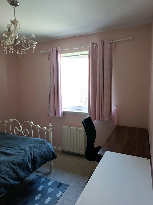 Photo 1: Double bedroom