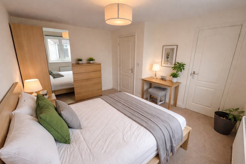 Photo 1: Bedroom - dressed