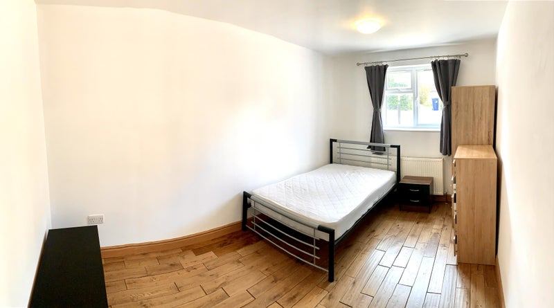 Photo 1: Large ensuite bedroom