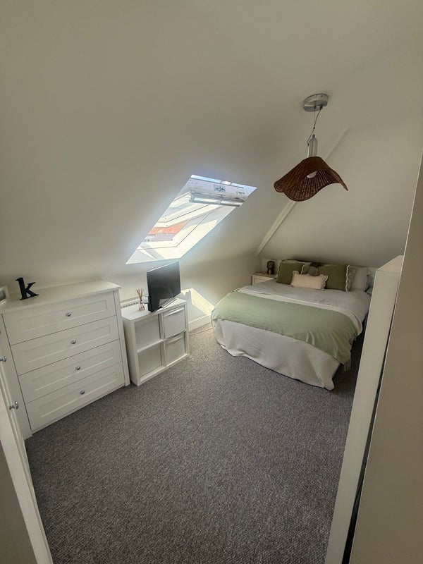 Photo 1: Upstairs double bedroom