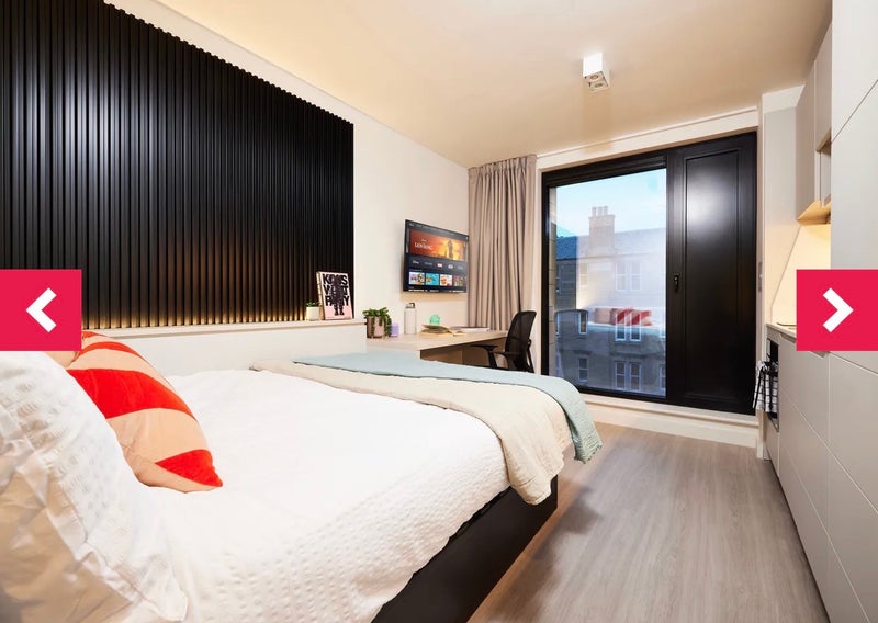 Photo 1: Double bed with French window 