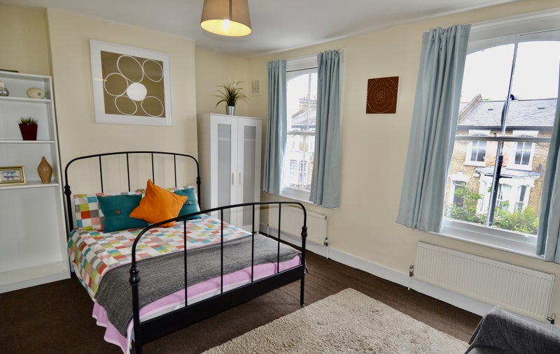 Photo 1: Room 1 Huge  Room £950 pcm all bills included