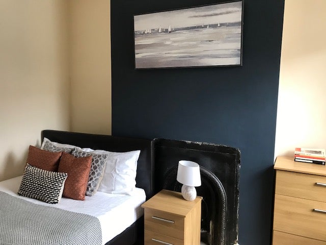 Photo 1: Double Bedroom 