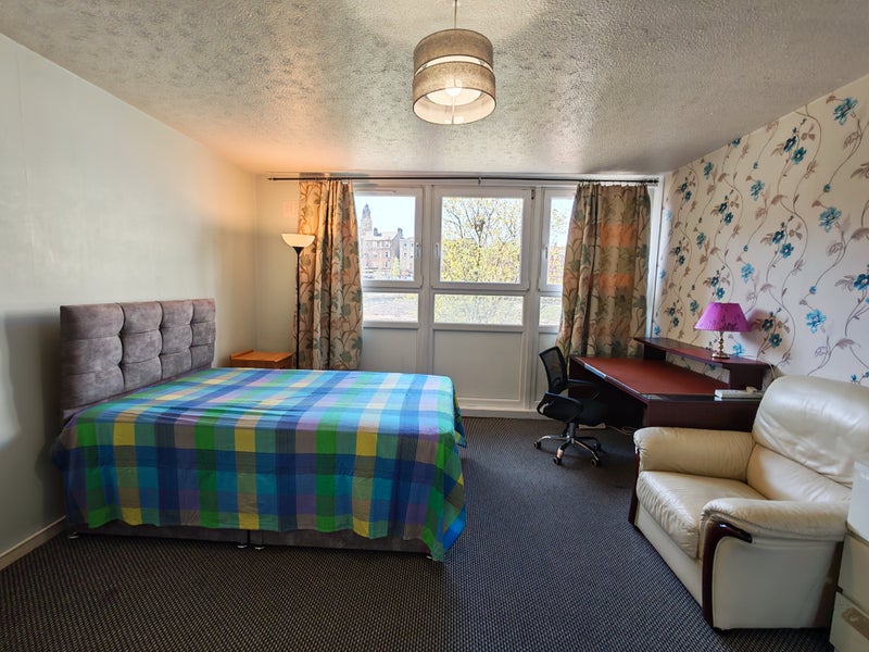 Photo 1: Room