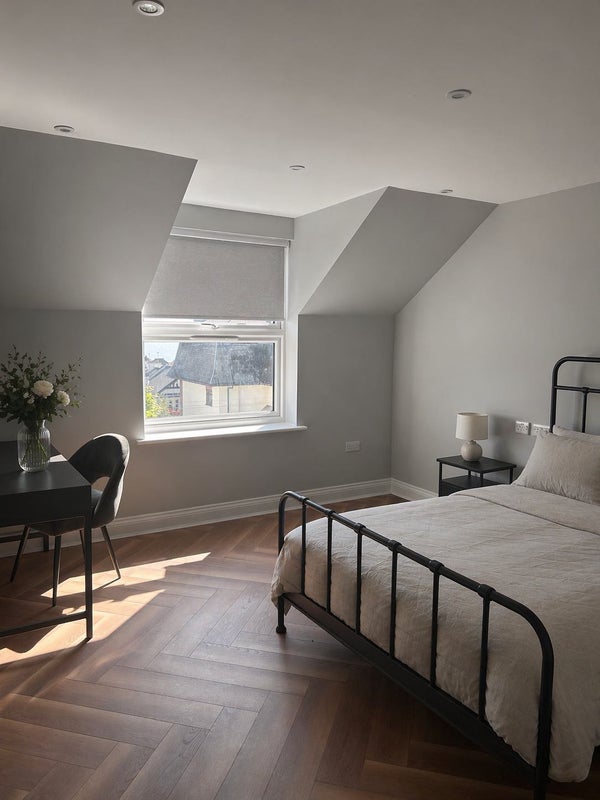 Photo 1: King Size Ensuite Room 