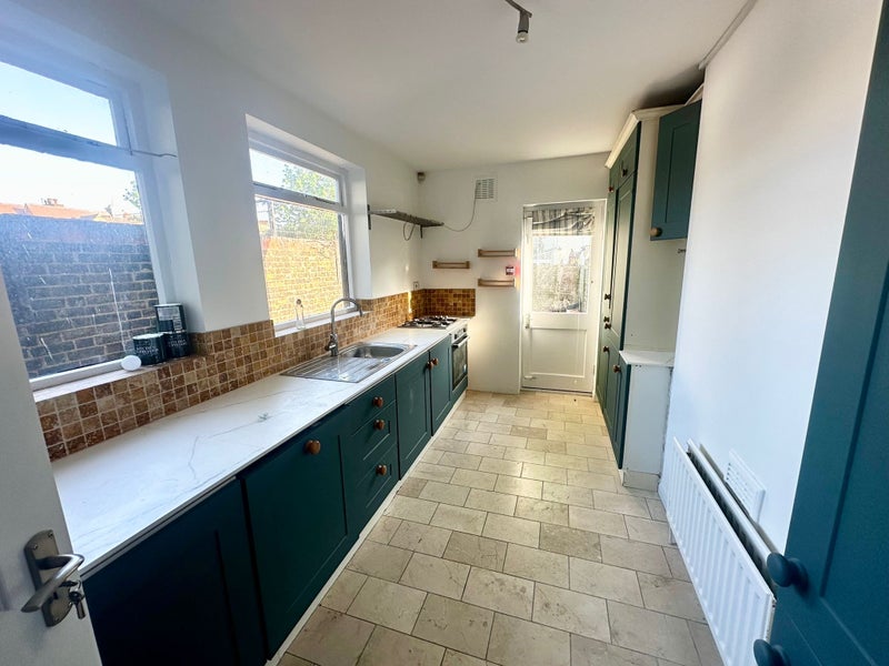 Photo 1: Communial kitchen 