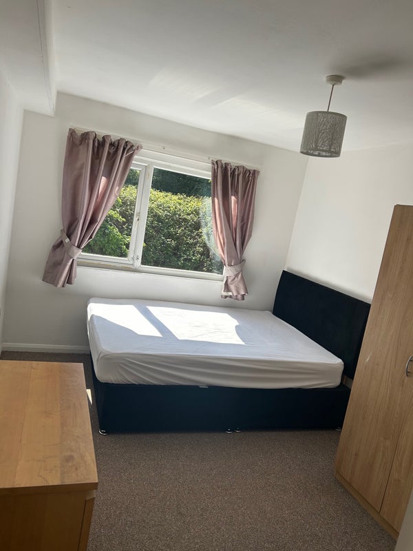 Photo 1: Bedroom