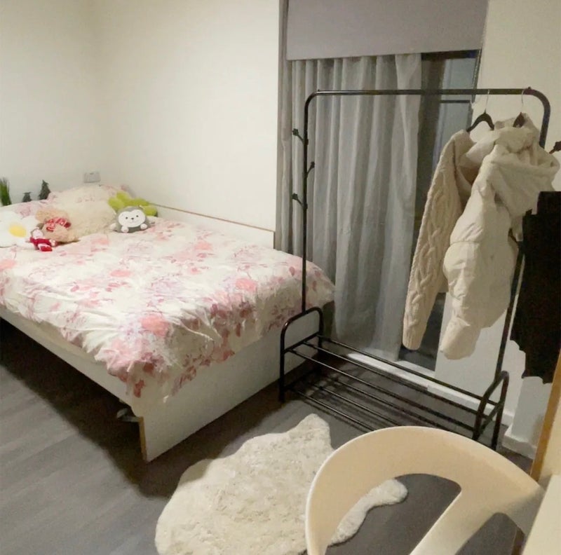 Photo 1: Bronze room