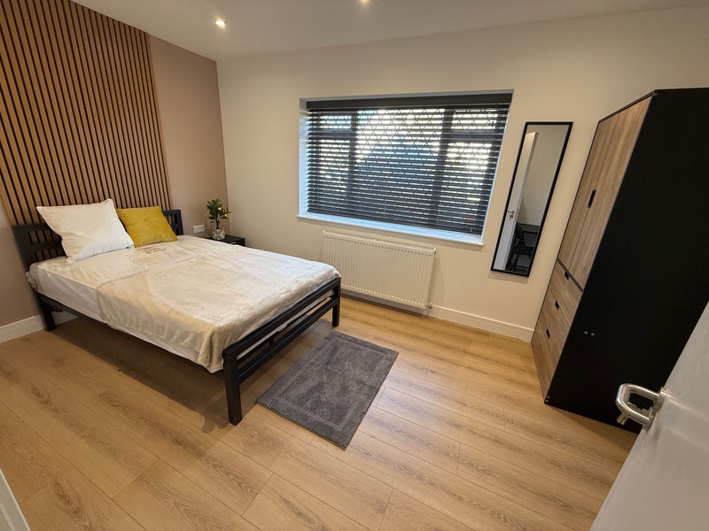 Photo 1: Room 3