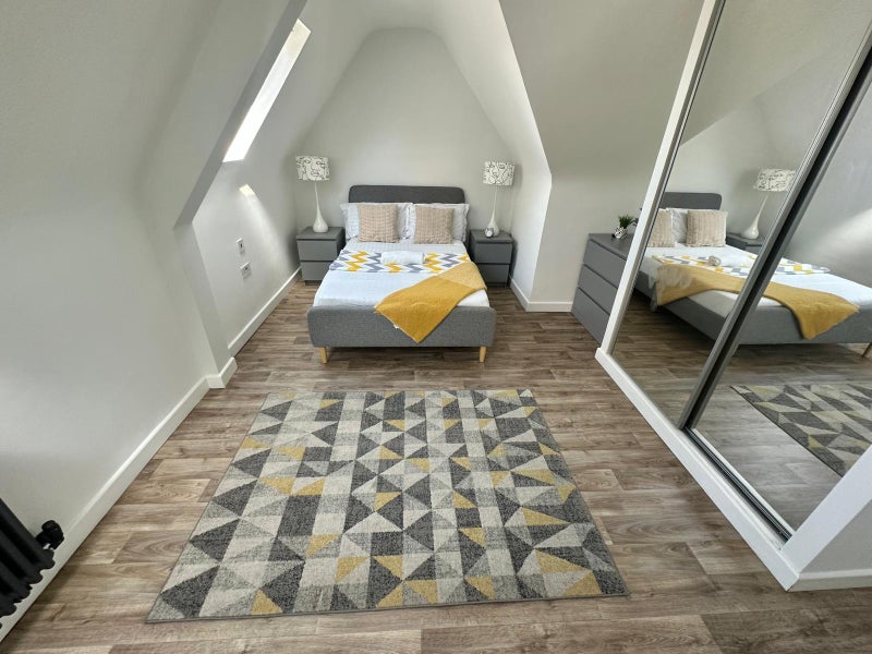 Photo 1: Room 2