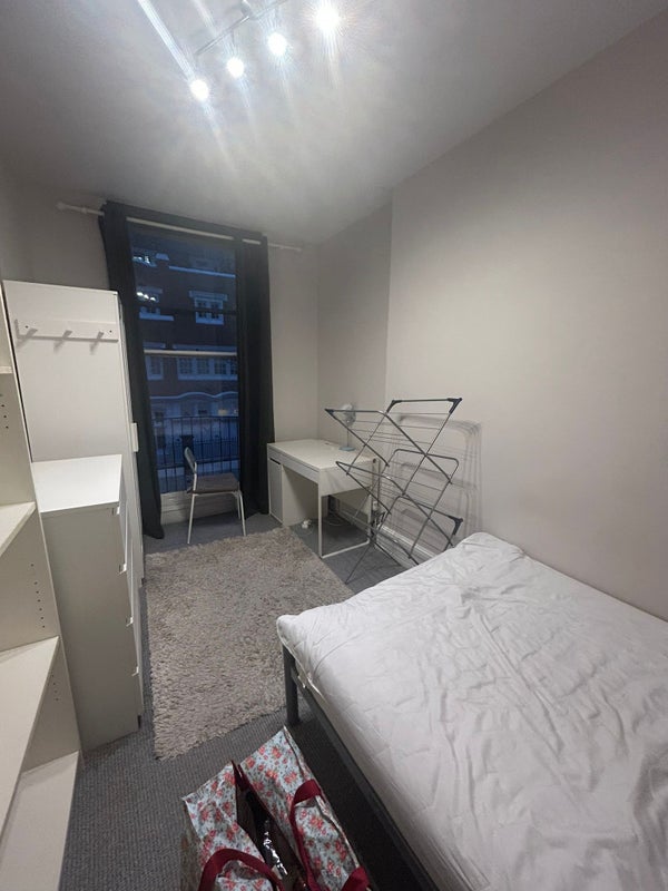 Photo 1: Double bed room