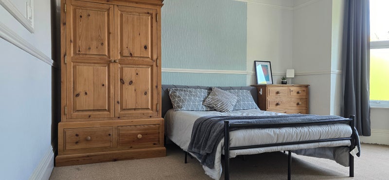 Photo 1: Bedroom 1 - loads of space!