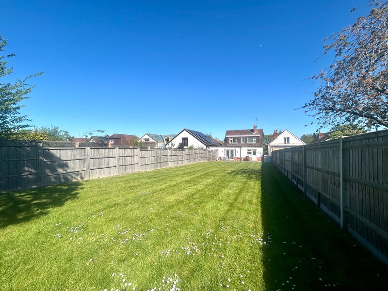 Photo 1: Lovely garden looked after by our gardening teams 