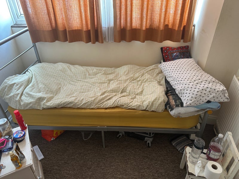 Photo 1: Box room £400 included all bills 