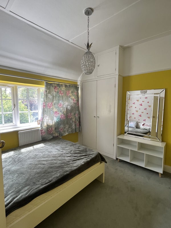 Photo 1: Double bedroom