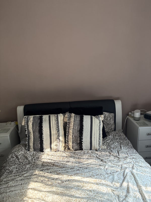 Photo 1: TV