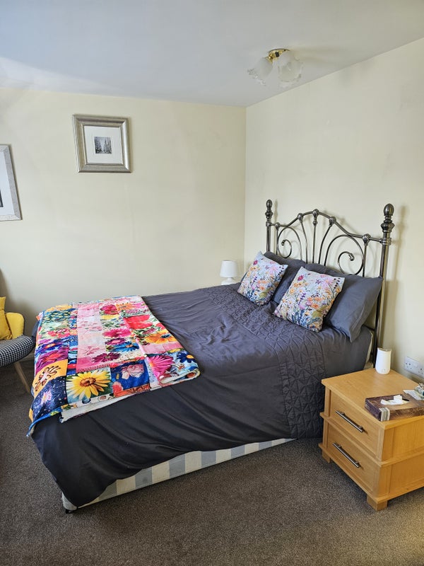 Photo 1: Double Bedroom 