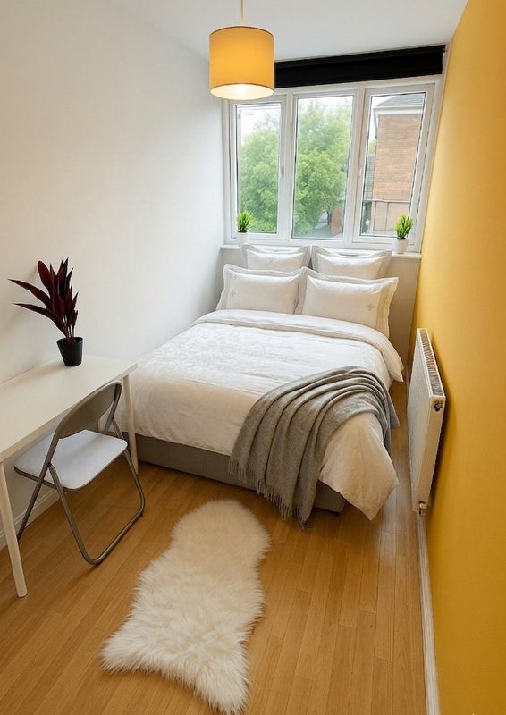 Photo 1: Room 1 (£840)