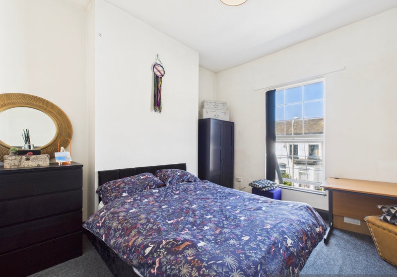 Photo 1: Bedroom 5 