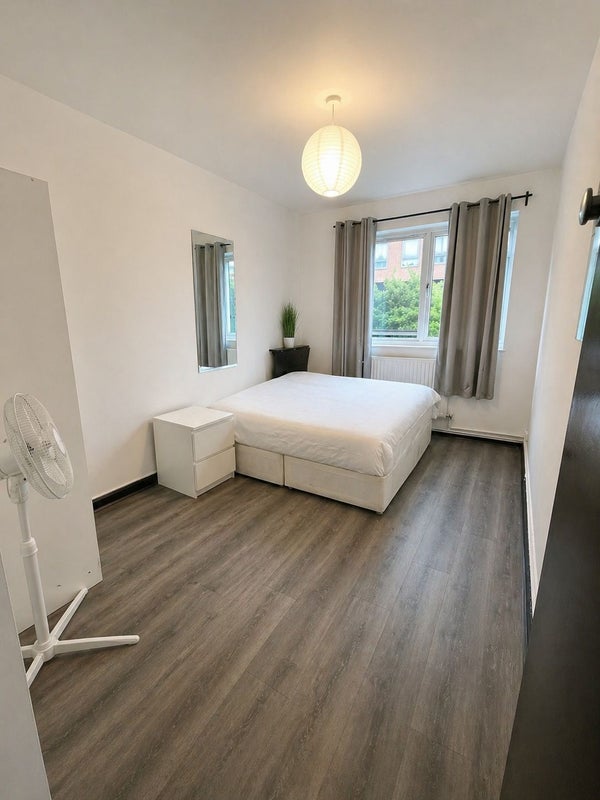 Photo 1: ROOM A (master)