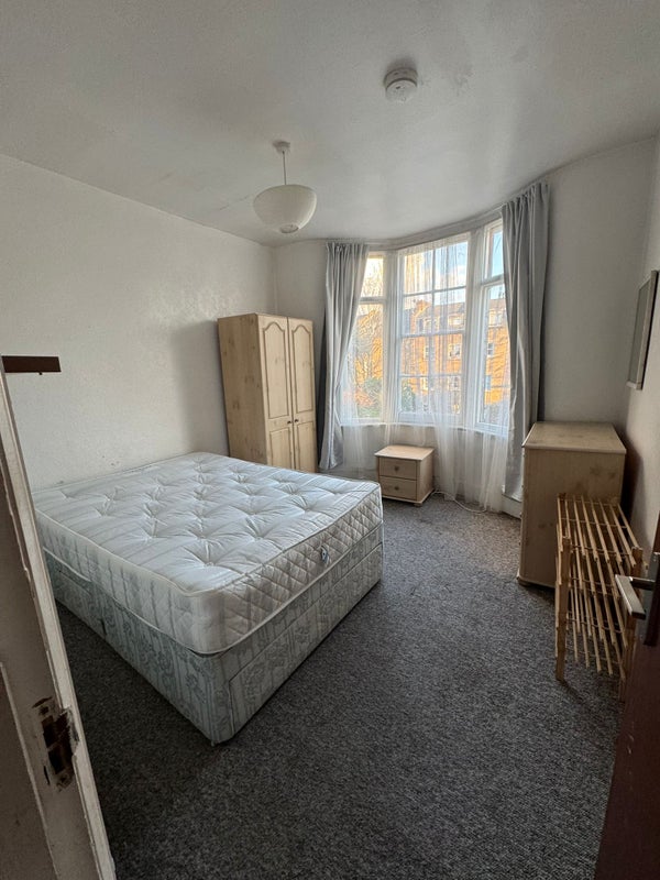 Photo 1: Room 1 £800