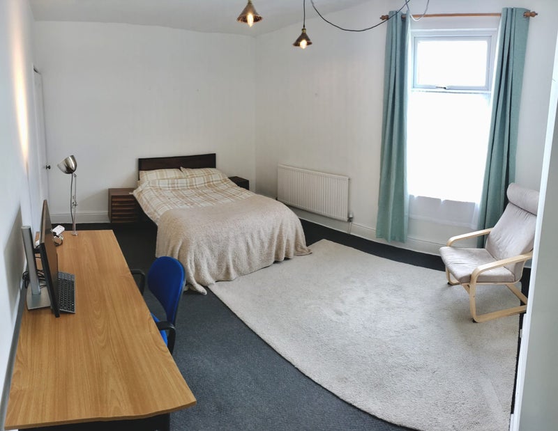 Photo 1: Bedroom