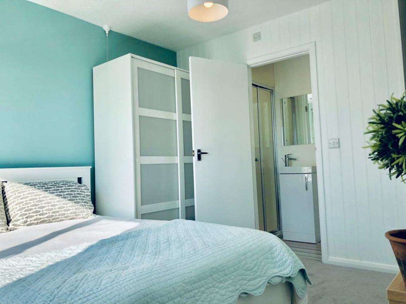 Photo 1: Room 6