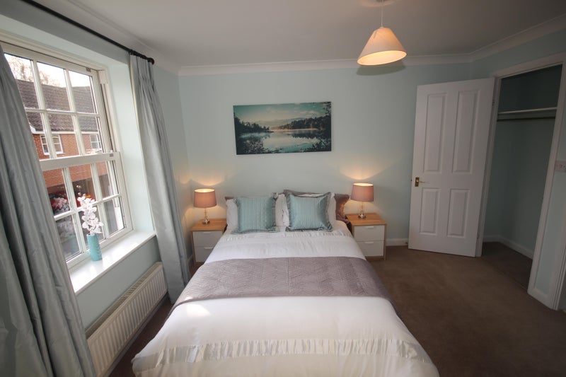 Photo 1: Room 4