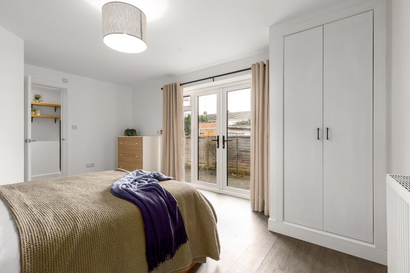 Photo 1: Available in June - Stunning Double Ensuite Room