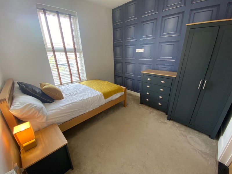 Photo 1: ROOM 1 WITH ENSUITE £650