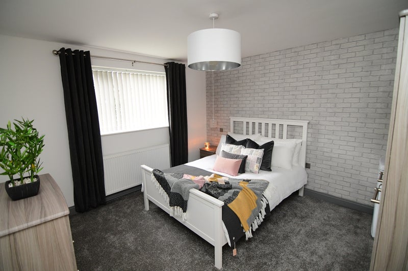 Photo 1: Room 2