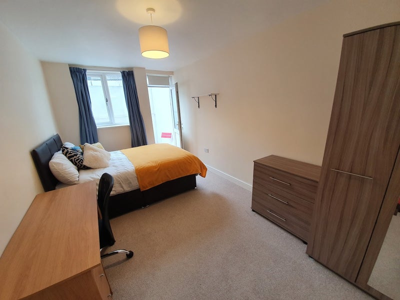 Photo 1: Room 2