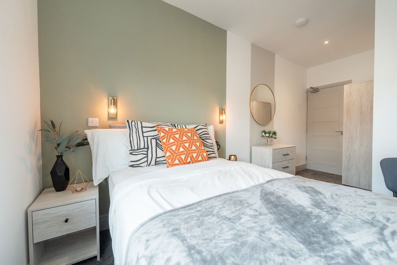 Photo 1: Room 3 - Ensuite